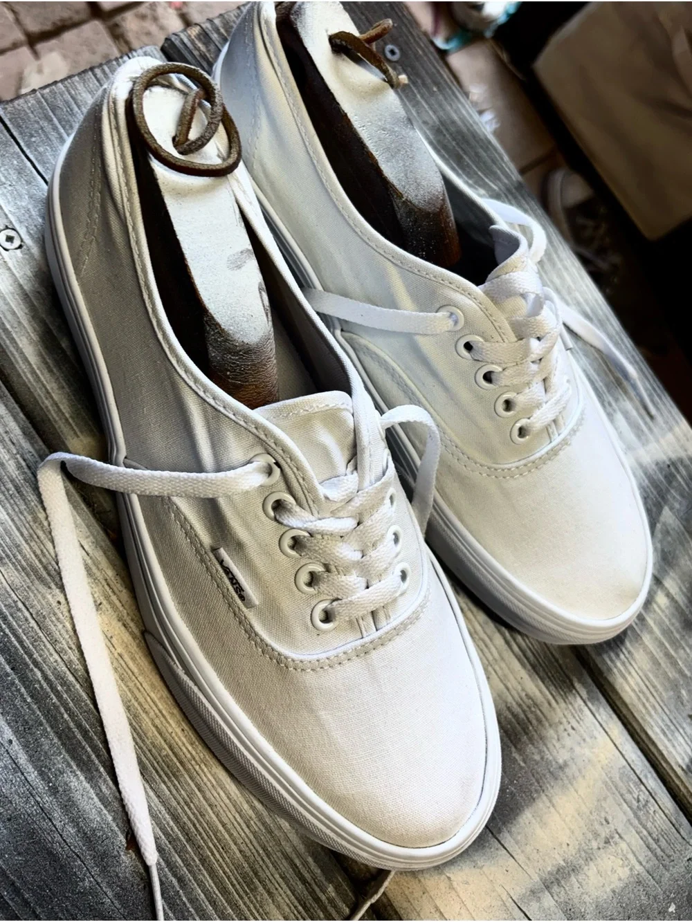 White Vans sneakers #skateboarding #classic size women’s 10 good condition